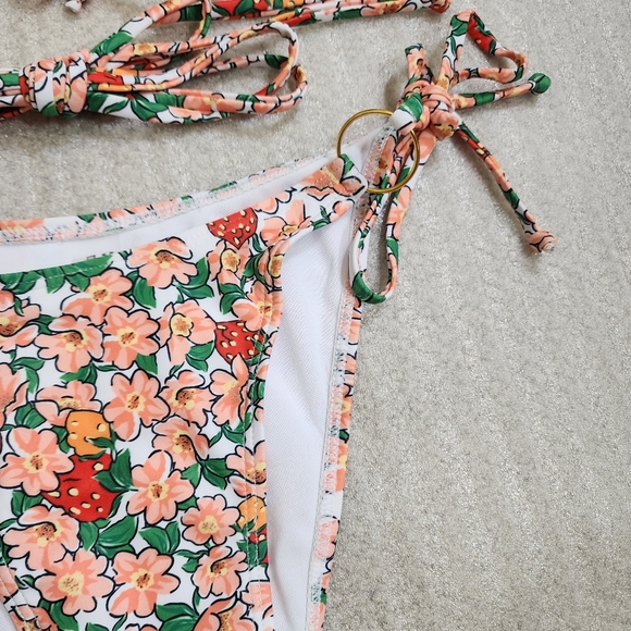 NWOT Triangle O Ring Wrap String Bikini Swimsuit Strawberry Floral Print Medium - Picture 9 of 13